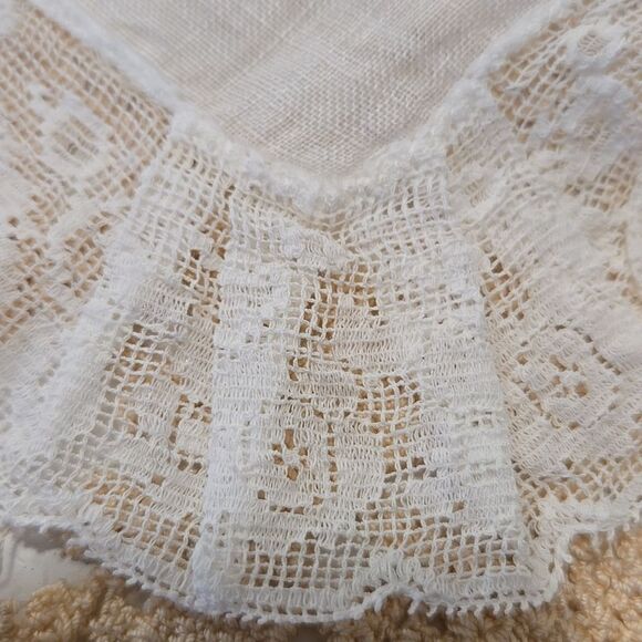 VINTAGE DOILIES MIXED LOT A  AS-IS Total Estate Sale Find - Picture 12 of 13